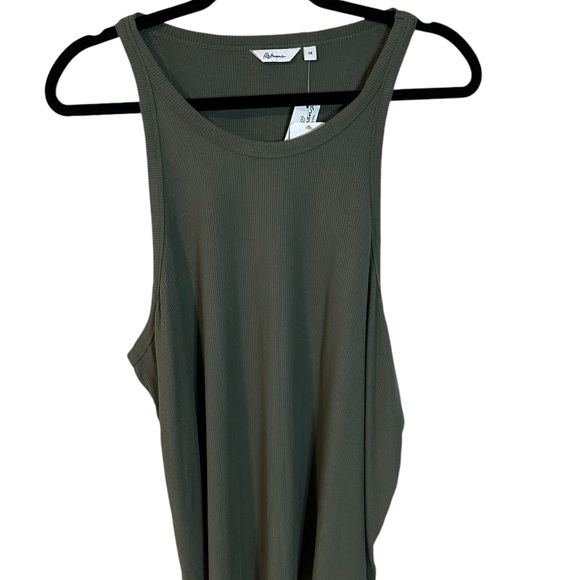 A Reitmans green tank top in size 3X - Picture 2 of 6